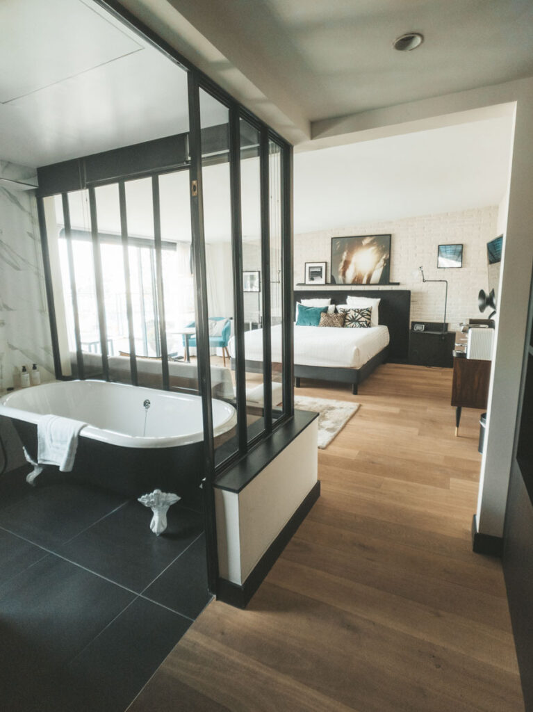Laz Hotel penthouse bedroom