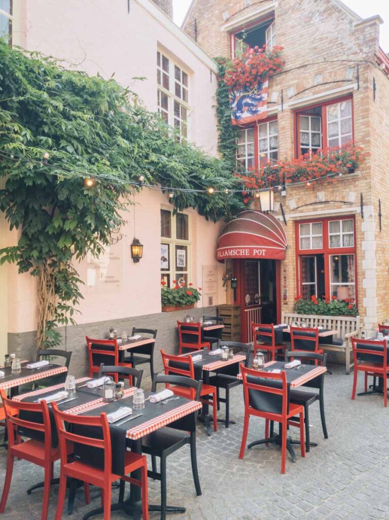 Cute Bruges restaurant with outdoor seating