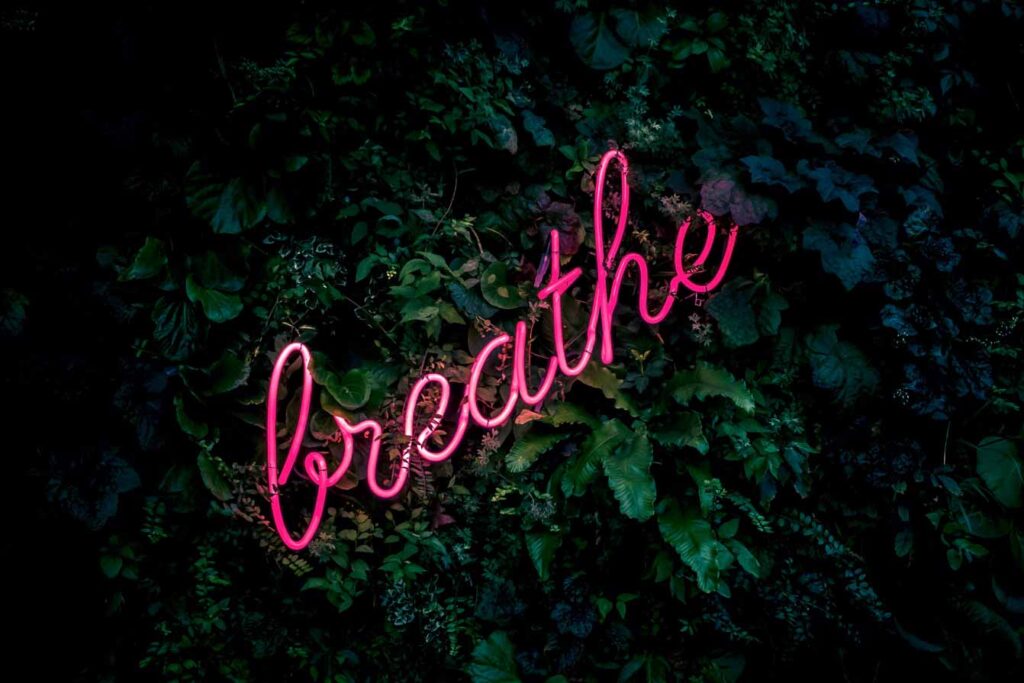 Neon sign saying 'breathe'