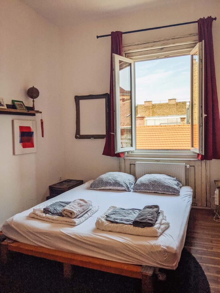 Bedroom at Das Nest hostel in Budapest