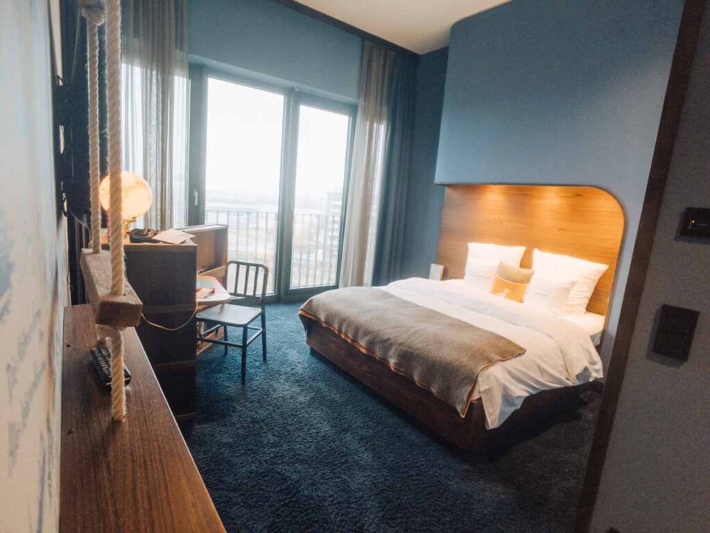 25hours Hamburg cabin-themed hotel room