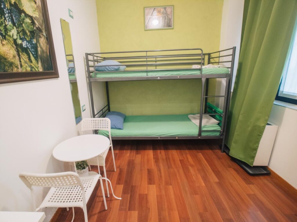 Milan hostel Atmos Luxe bedroom