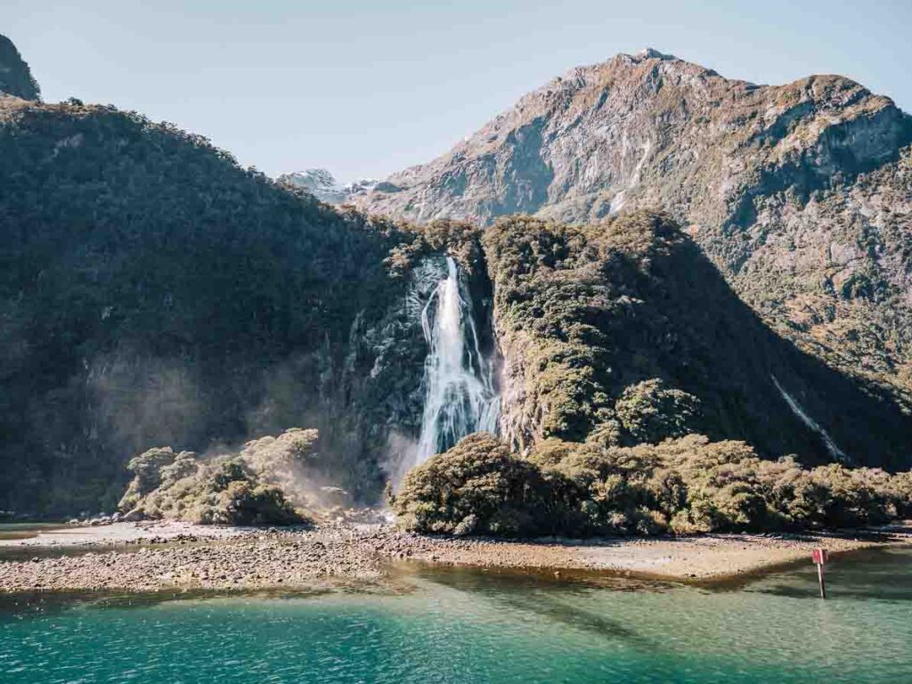 lady bowen falls milford sound