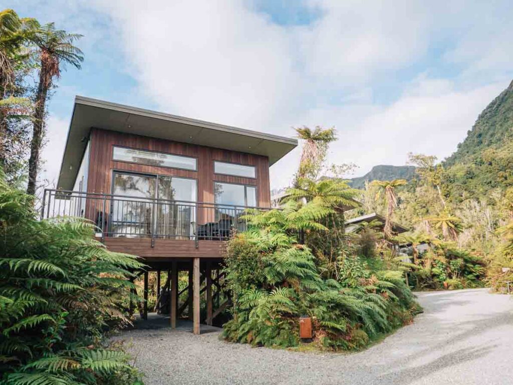 treehouse at rainforest retreat franz josef glacier