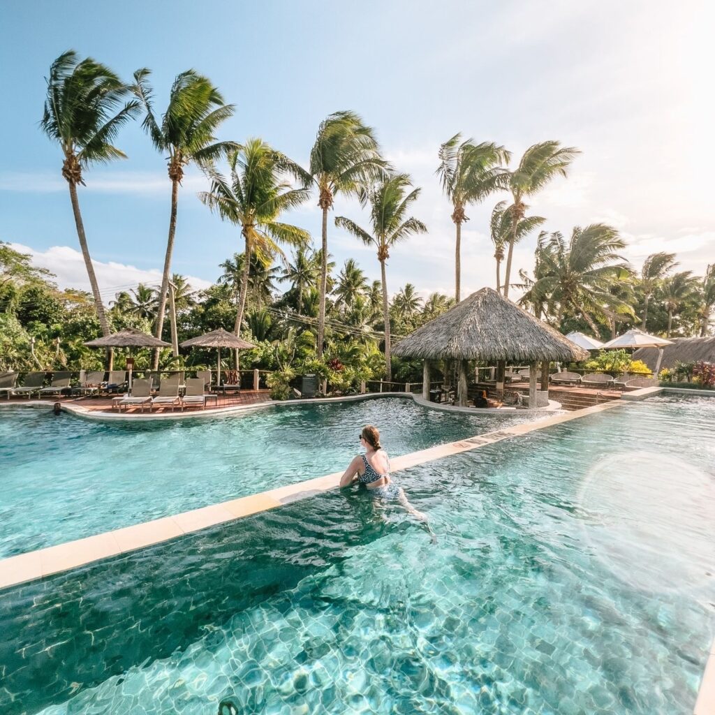 alexx swimming in infinity pool in Fiji