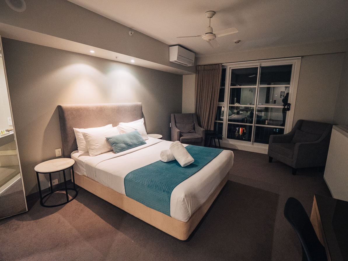 Hotel review: Deep Blue Hotel & Hot Springs Warrnambool – Finding Alexx