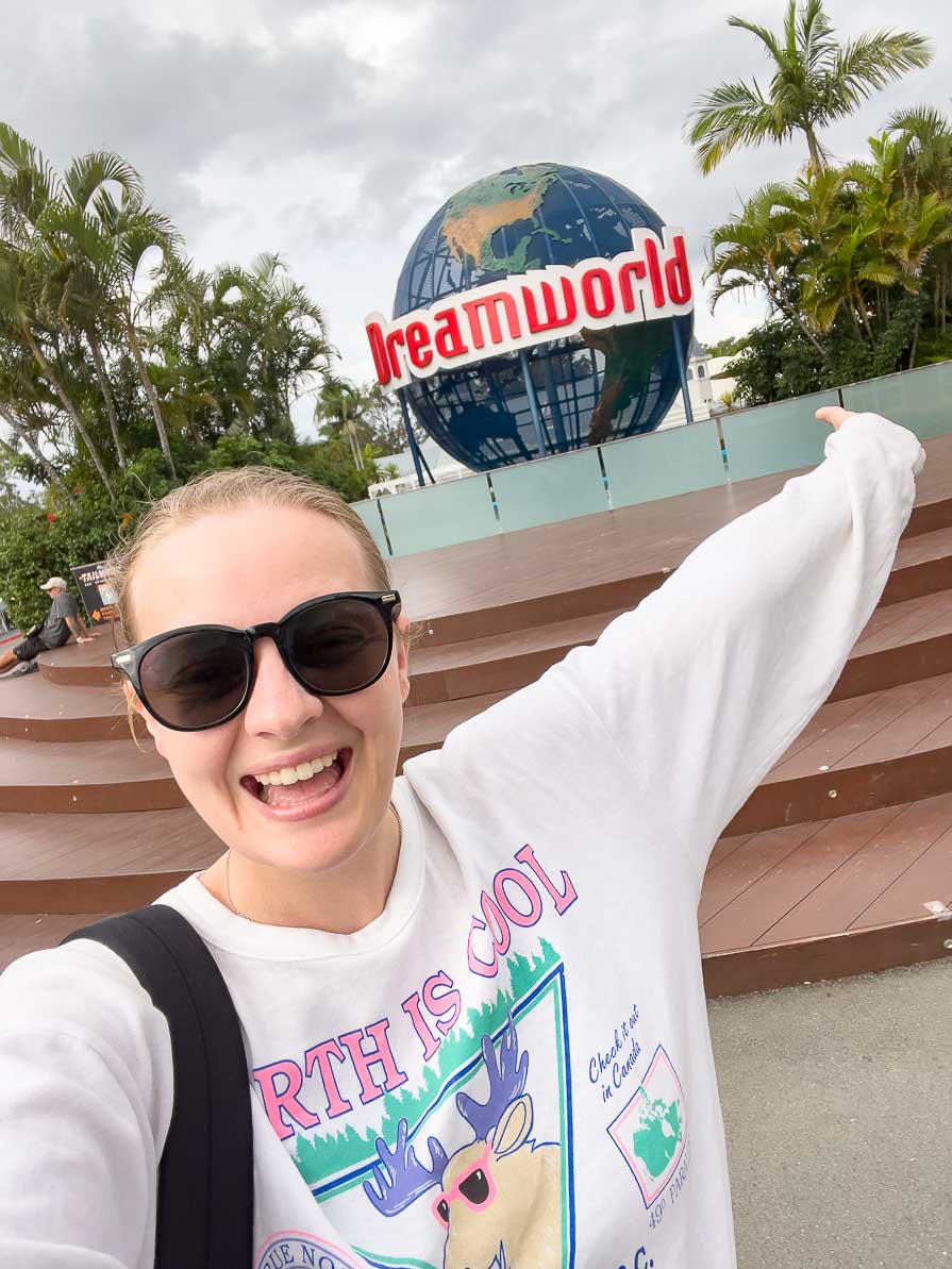 alexx in front of dreamworld sign