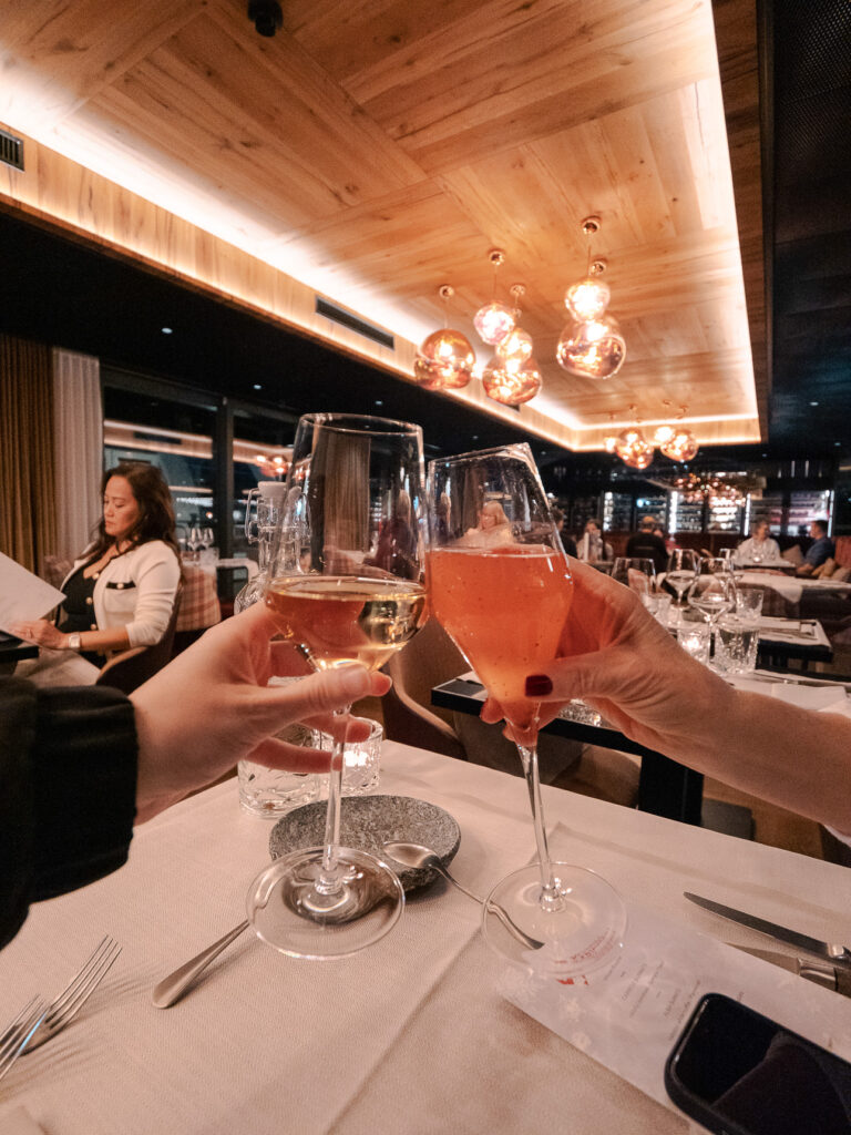 Bergwelt Grindelwald restaurant with warm lighting, wooden panelling, and an upscale bar setup